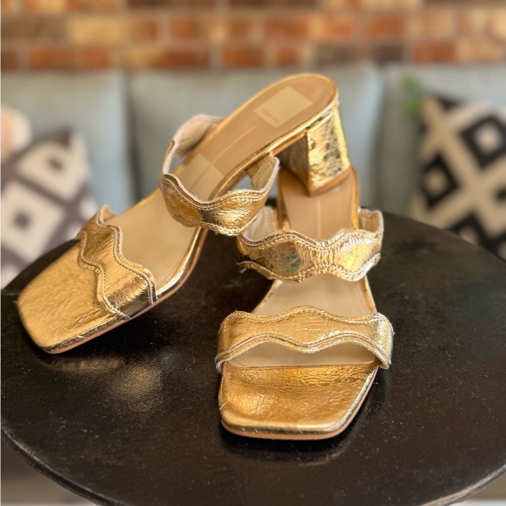 Dolce Vita ILVA - Gold Metallic Wavy Strap Block Heel Sandals - Women